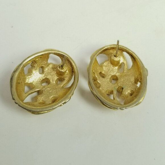 Vintage Pink Enamel and Gold Tone Oval Flower Stud Earrings, Retro 80s 90s Style - Picture 3 of 6